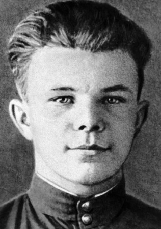 15-летний Ю.Гагарин после окончания 6-го класса, 1949 г.