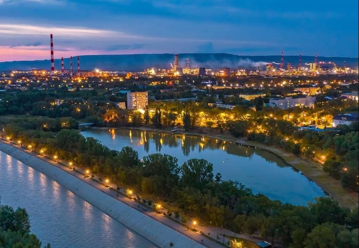 Солнечнодольск ул набережная. Солнечнодольск Ставропольский. Город Солнечнодольск Ставропольский край. Солнечнодольск набережная Ставропольский край. Набережная в Солнечнодольске Ставропольского края.