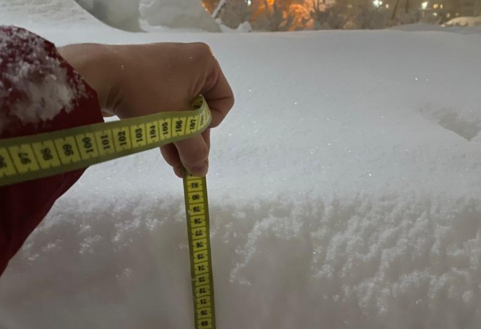 19 декабря сколько было снега. Снегопад в Краснодаре. Сугробы в Краснодаре. Измерение высоты снежного Покрова. Краснодар снегопад 2022.