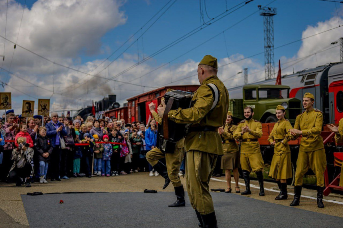 день победы поезд